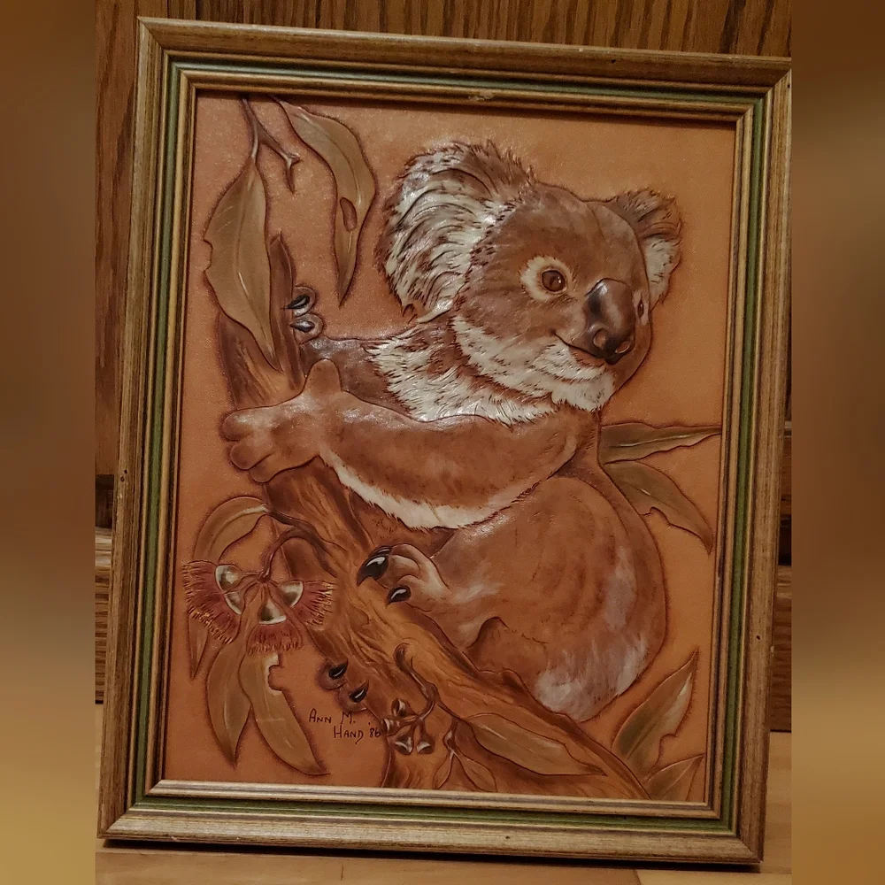 Vintage Koala art, leatherwork sculpted and hand colored - Picture 1 of 10
